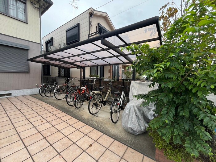 物件外観写真2　(駐輪場)