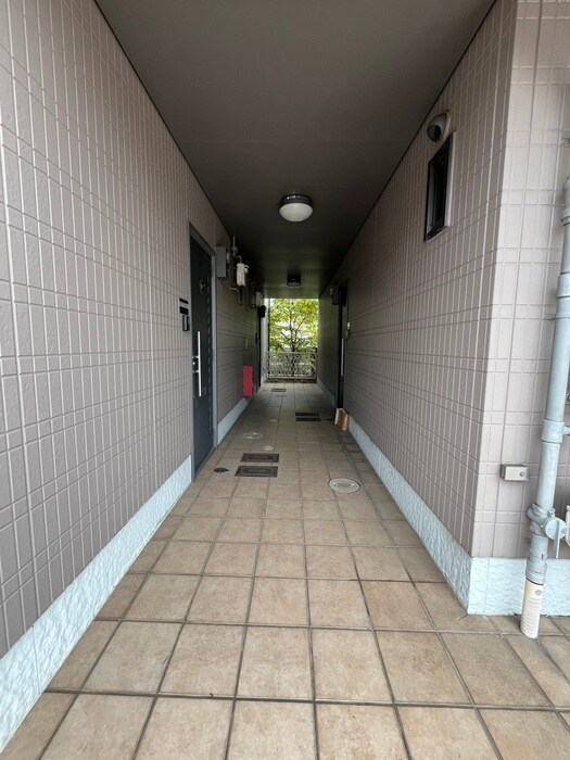 物件外観写真4　(エントランス部分)