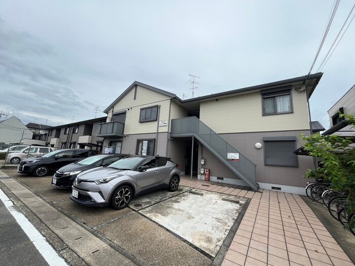 物件外観写真6　(駐車場)