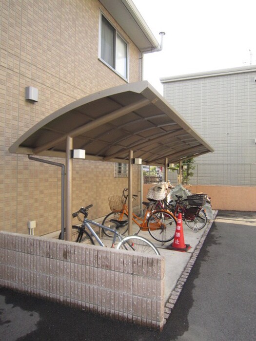 物件外観写真3　(駐輪場)