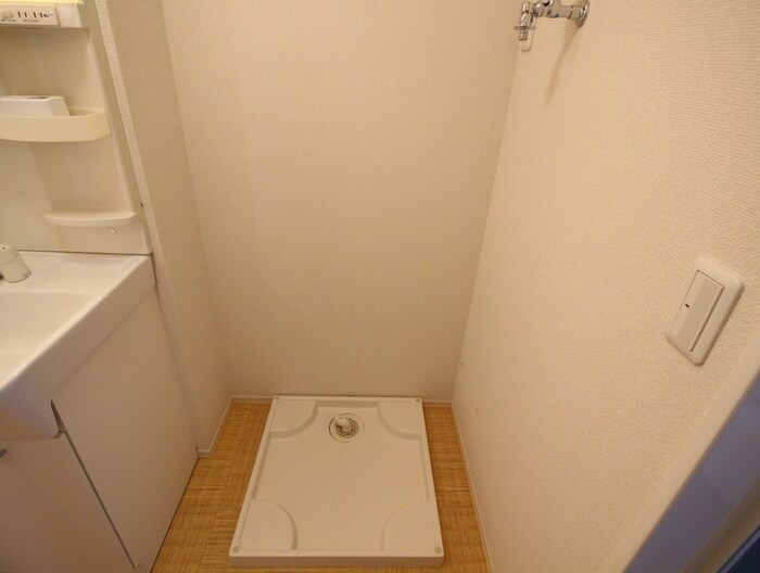 物件内観写真14　(洗濯機置場)