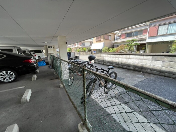 物件外観写真2　(駐輪場)