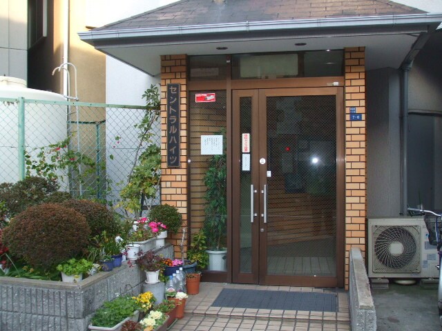 物件外観写真2　(エントランス部分)