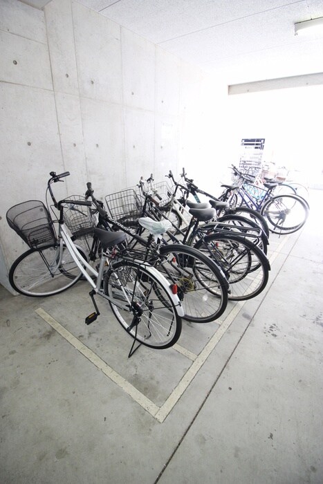 物件外観写真6　(駐輪場)