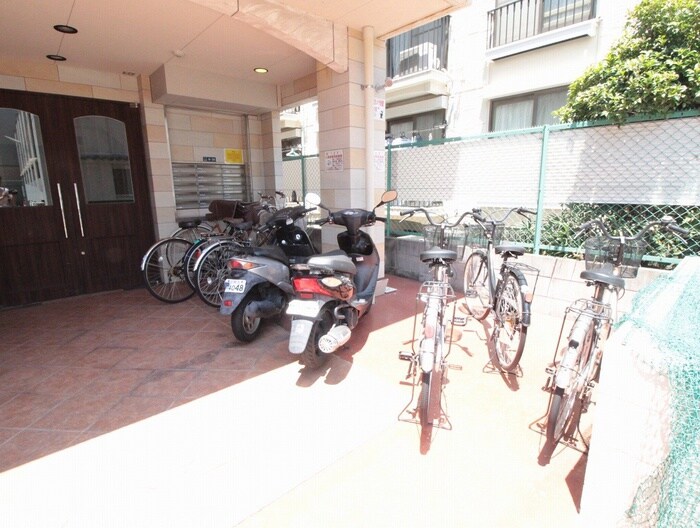 物件外観写真5　(駐輪場)