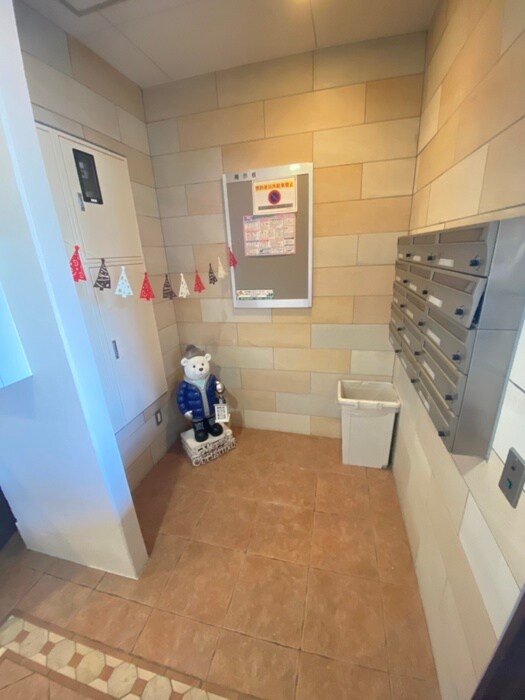 物件外観写真6　(エントランス部分)