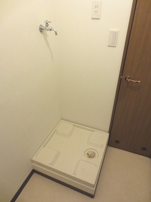 物件内観写真12　(洗濯機置場)