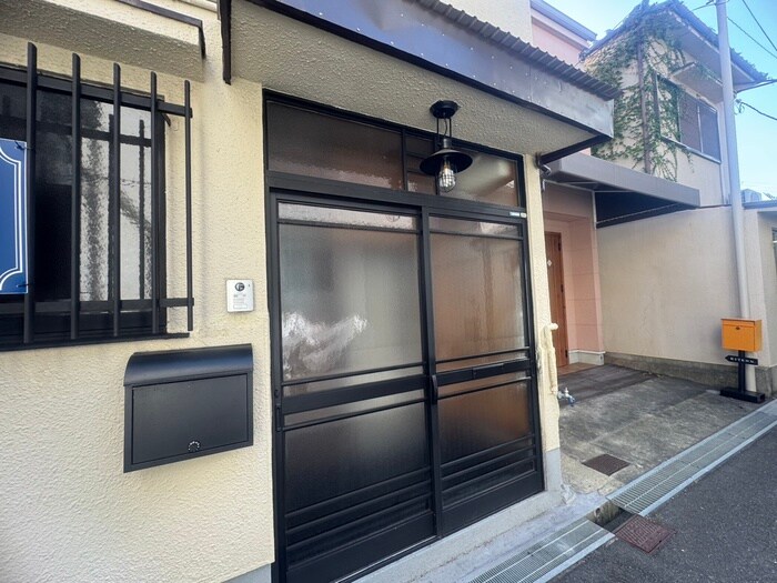 物件外観写真5　(エントランス部分)