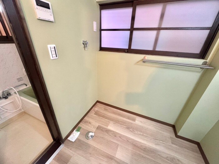 物件内観写真12　(洗濯機置場)