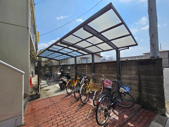 物件外観写真4　(駐輪場)