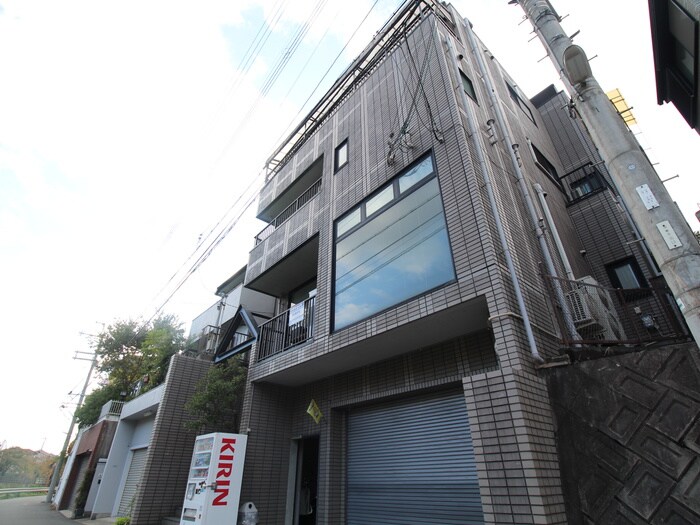 物件外観写真2　(駐輪場)