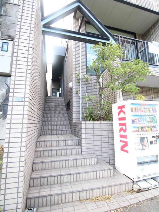 物件外観写真3　(エントランス部分)