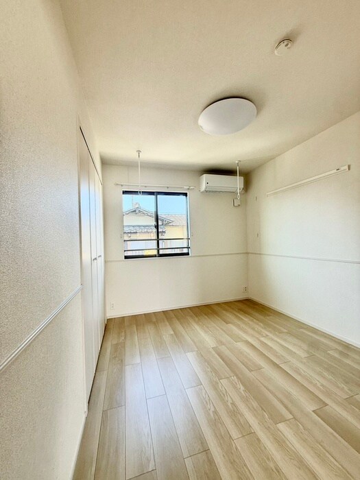 物件内観写真8　(居室)