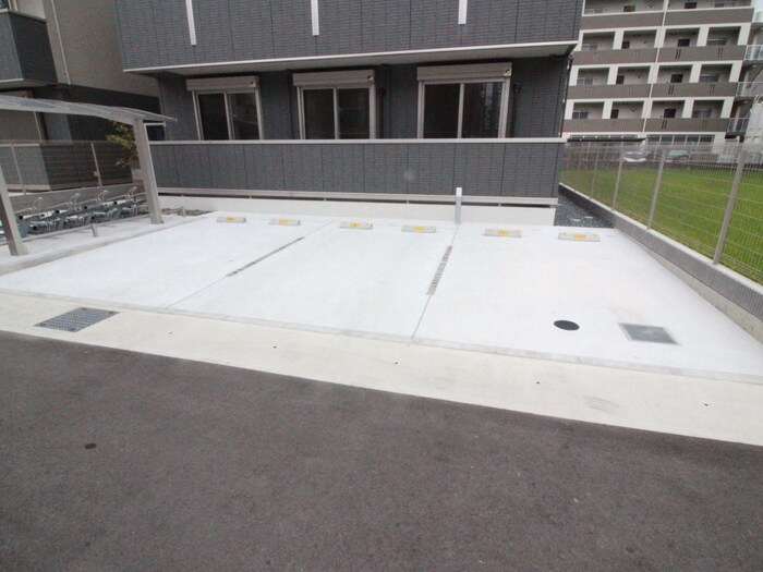 物件外観写真2　(駐車場)