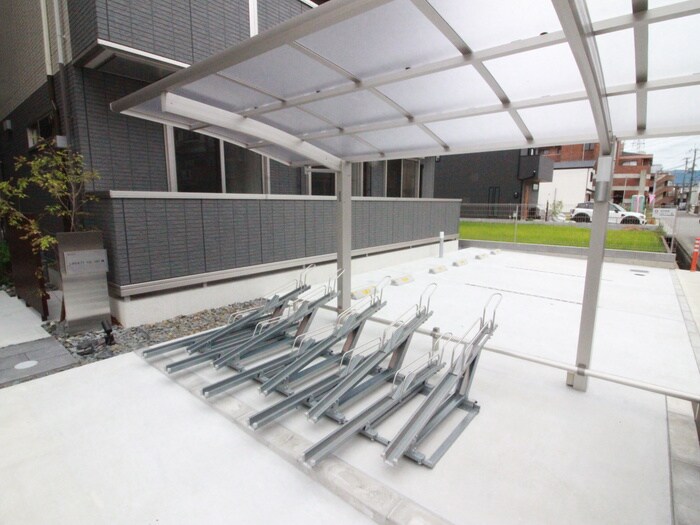 物件外観写真3　(駐輪場)