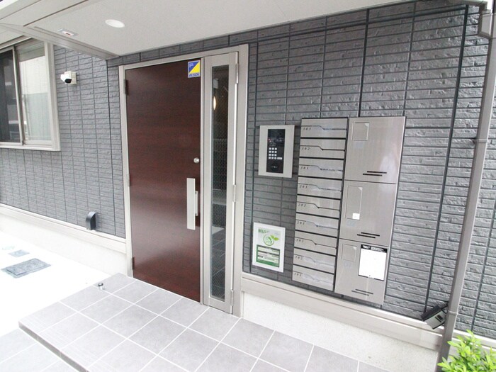 物件外観写真4　(エントランス部分)