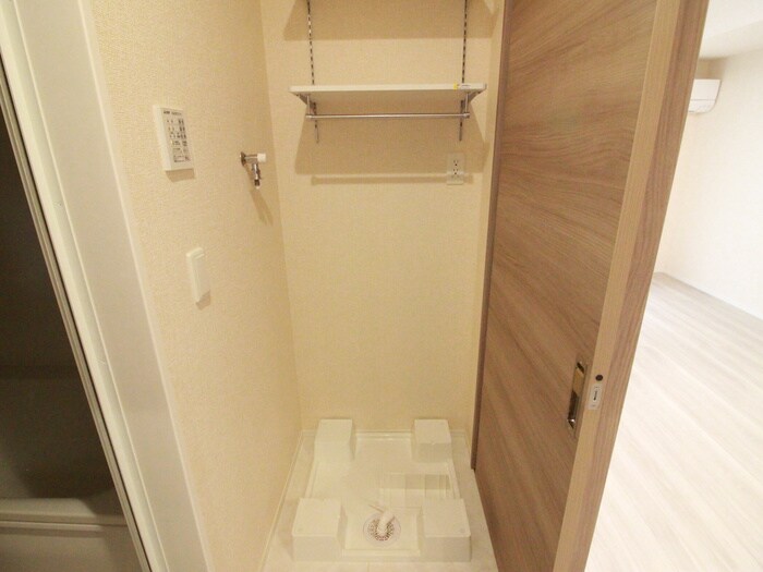 物件内観写真16　(洗濯機置場)