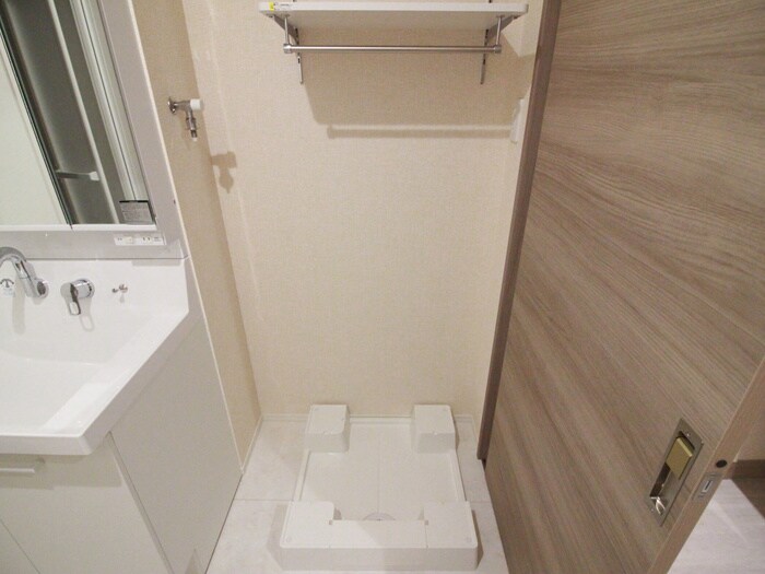 物件内観写真16　(洗濯機置場)