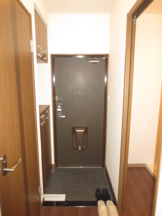 物件内観写真11　(玄関)