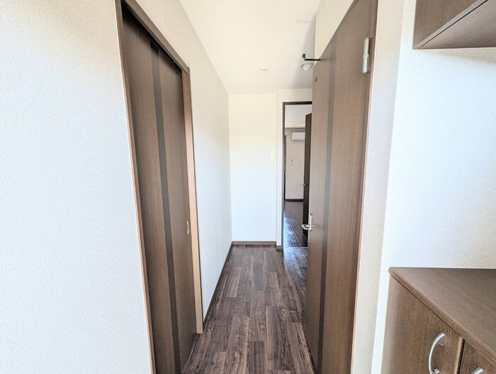 物件内観写真12　(廊下)