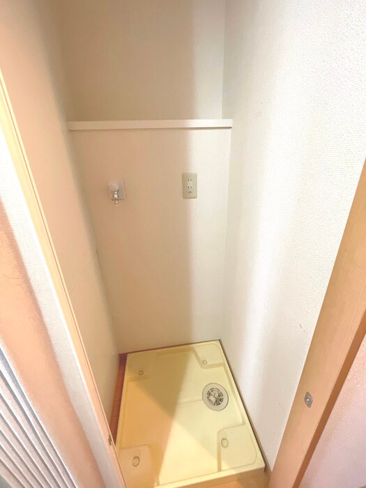 物件内観写真10　(洗濯機置場)
