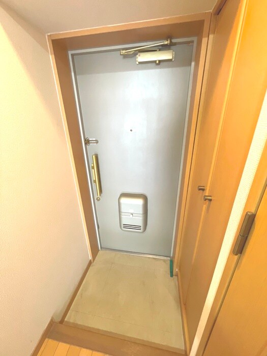 物件内観写真16　(玄関)