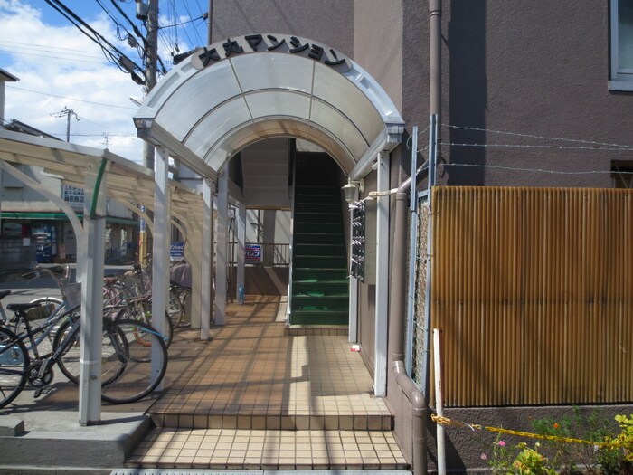 物件外観写真3　(エントランス部分)