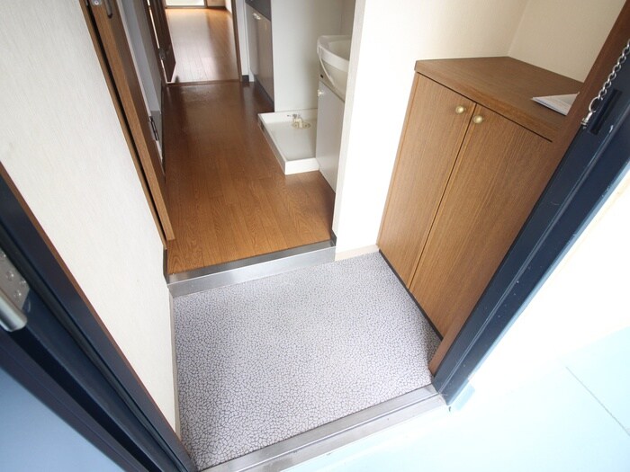 物件内観写真16　(玄関)