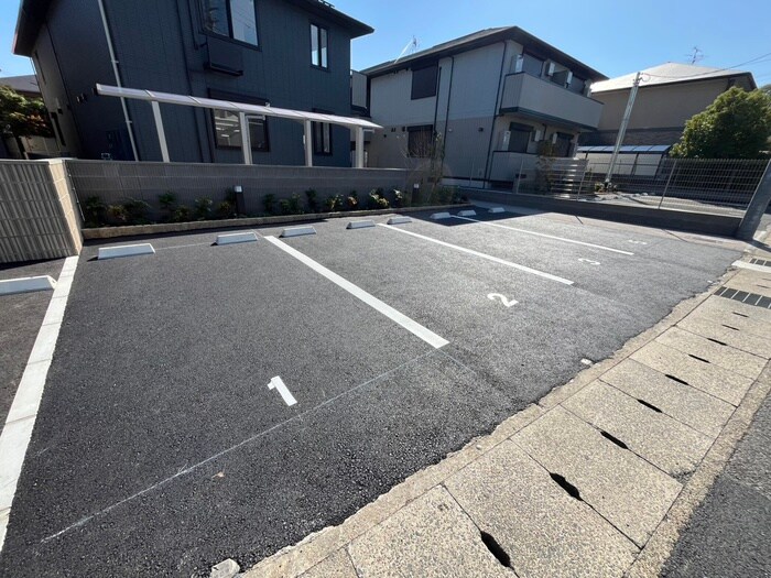 物件外観写真4　(駐車場)