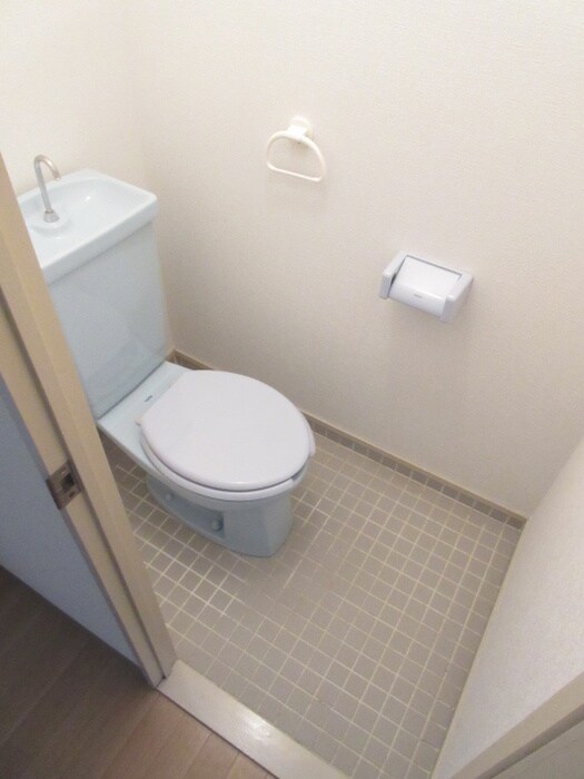 物件内観写真8　(トイレ)