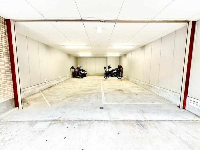 物件外観写真3　(駐車場)