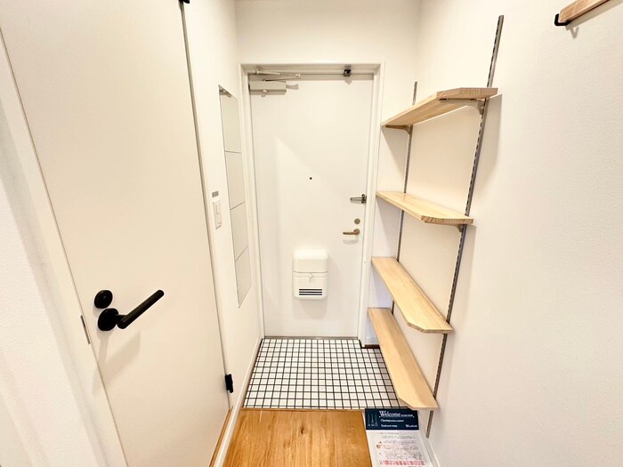 物件内観写真14　(玄関)