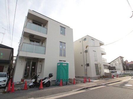 ヘーベルメゾン小松北町(東側)外観写真