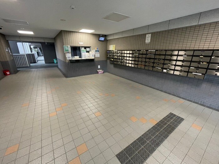 物件外観写真4　(エントランス部分)