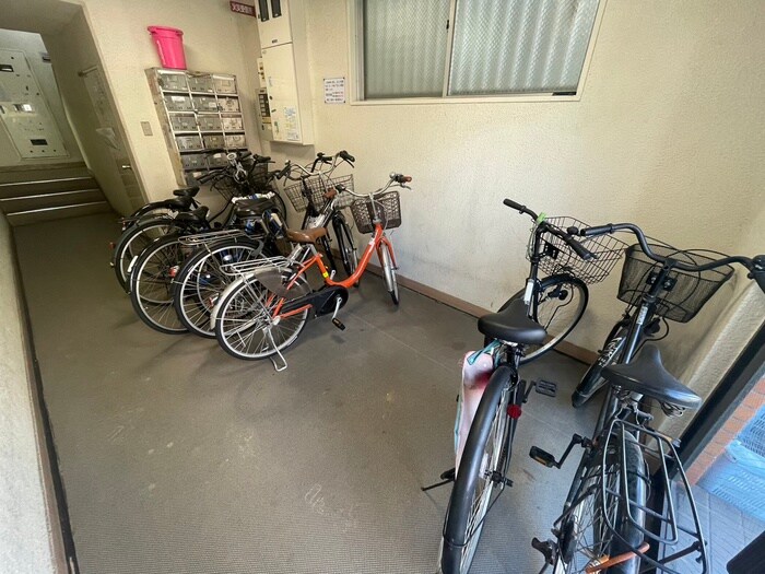 物件外観写真2　(駐輪場)