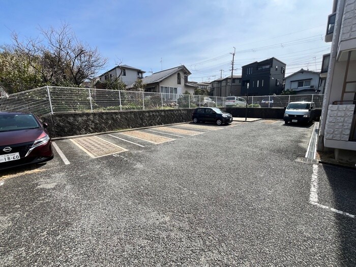 物件外観写真6　(駐車場)