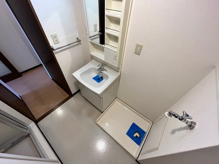 物件内観写真13　(洗濯機置場)