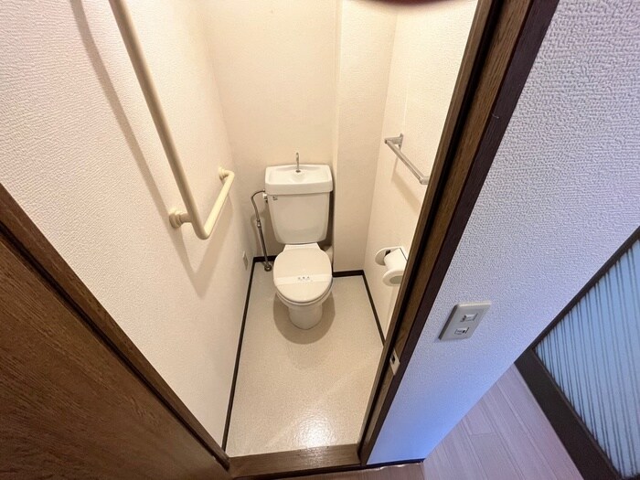 物件内観写真16　(トイレ)