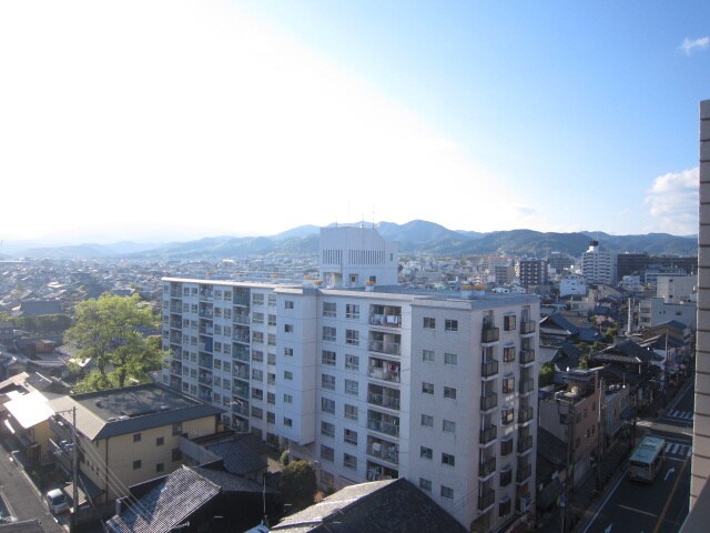 物件内観写真5　(室内からの展望)