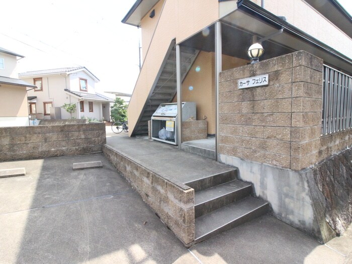 物件外観写真3　(エントランス部分)