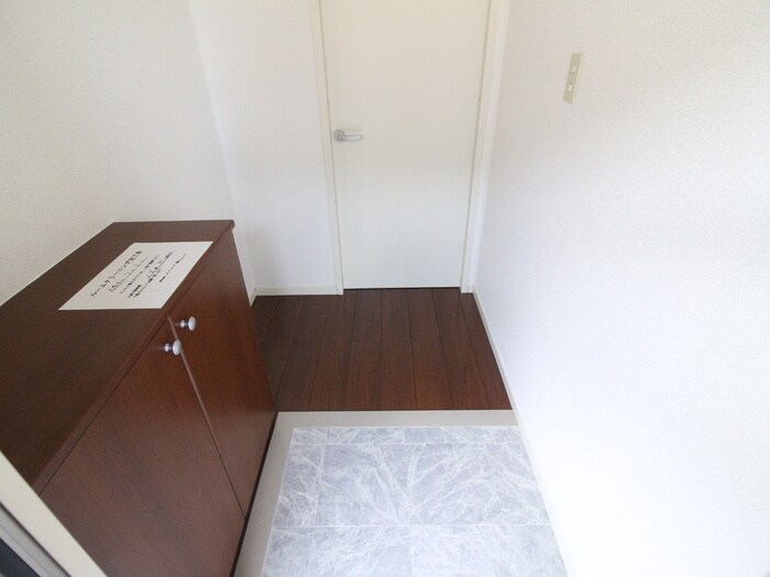 物件内観写真14　(玄関)