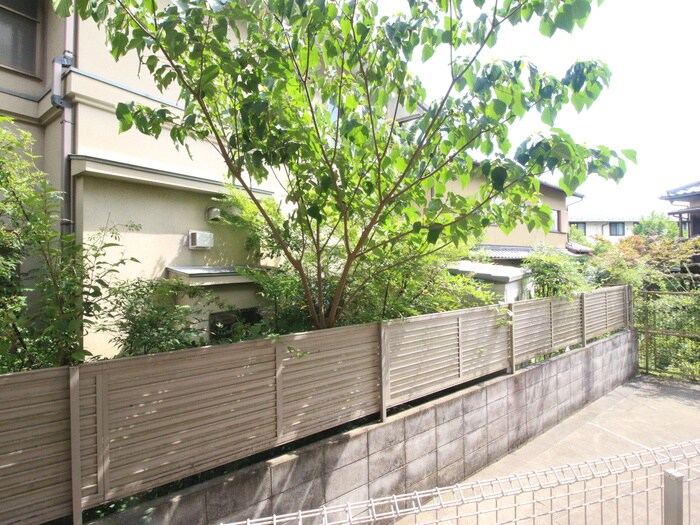 物件内観写真16　(室内からの展望)