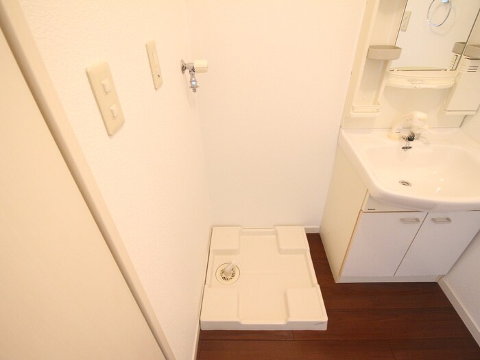 物件内観写真17　(洗濯機置場)