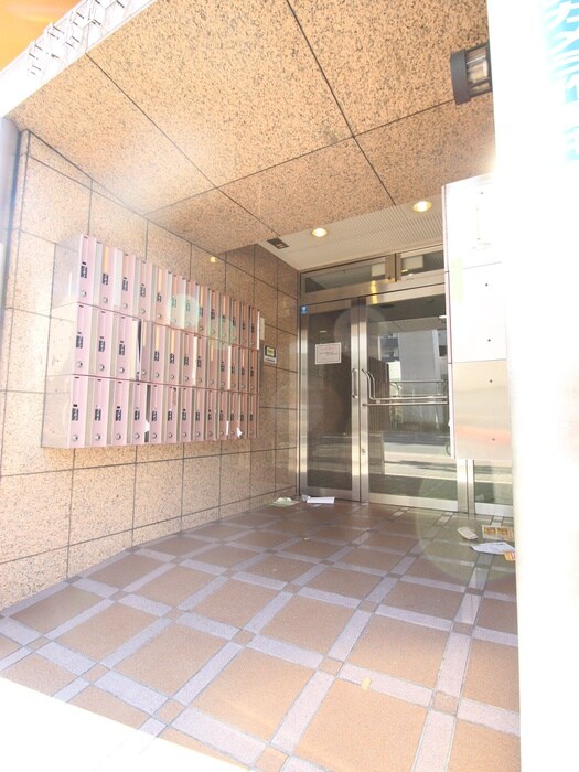 物件外観写真3　(エントランス部分)