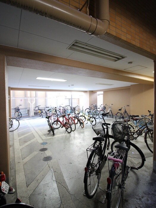 物件外観写真5　(駐輪場)