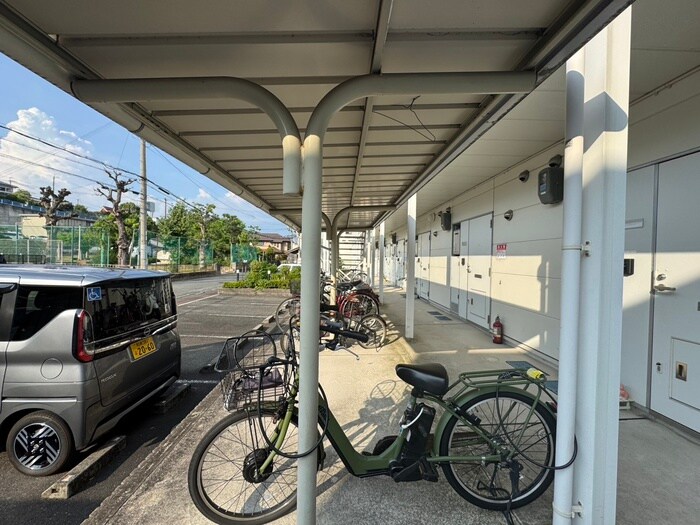 物件外観写真5　(駐輪場)