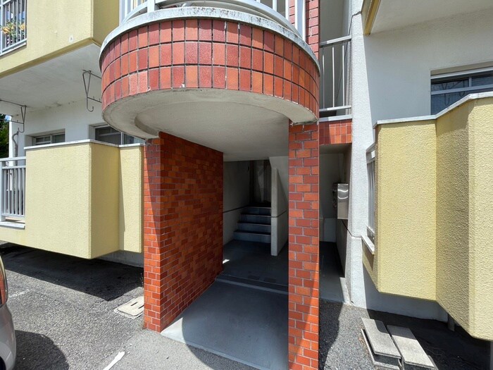 物件外観写真4　(エントランス部分)