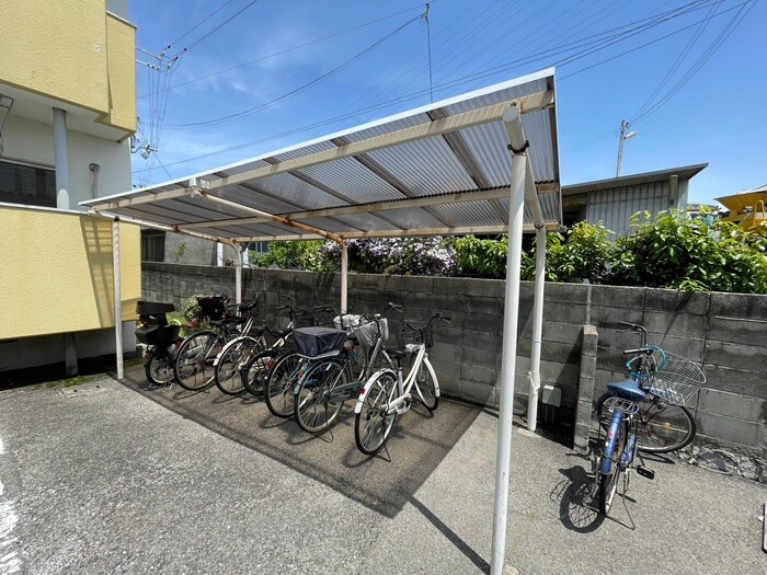 物件外観写真5　(駐輪場)