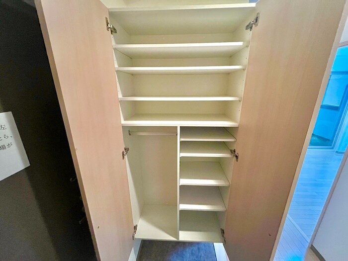 物件内観写真8　(靴箱)