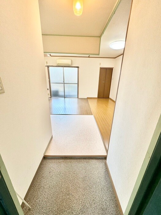 物件内観写真7　(玄関)